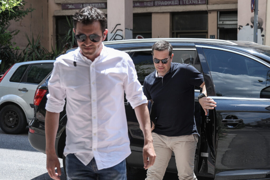 Σε Γεροβασίλη και Τζανακόπουλο η αρμοδιότητα κυρώσεων για τα επικοινωνιακά «φάλτσα» – Εκτόνωση του κλίματος μέχρι νεωτέρας - Media