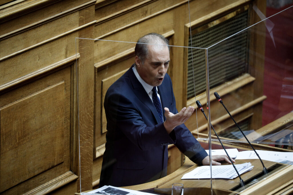 Απαράδεκτη δήλωση Βελόπουλου στη Βουλή: Θα έπρεπε να αυτοκτονήσουν και άλλοι - Media