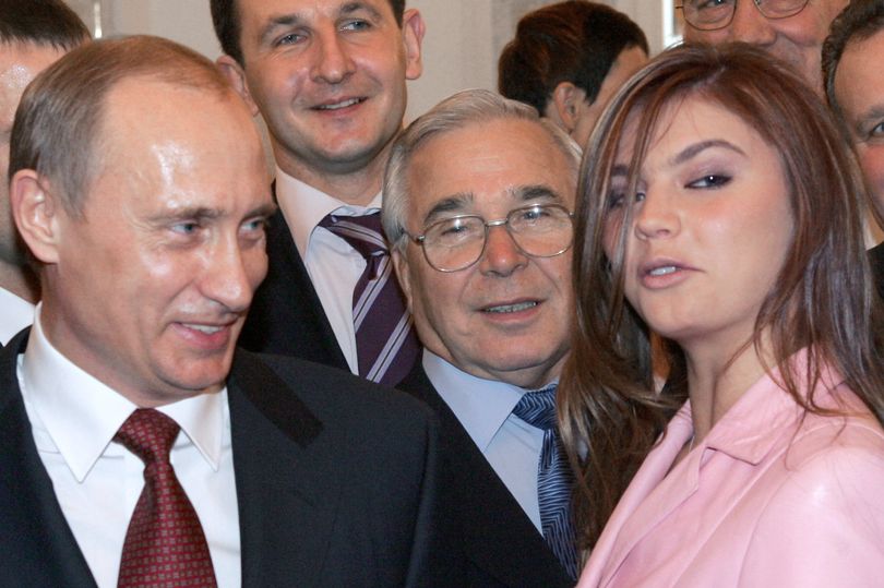 Μυστήριο η διετής «εξαφάνιση» της Αλίνα Καμπάεβα - Φήμες ότι τα δίδυμα που γέννησε είναι του Πούτιν - Media