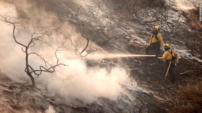 ΗΠΑ: Εικόνες αποκάλυψης απο την πυρκαγιά στην Καλιφόρνια (Photos/Video)  - Media