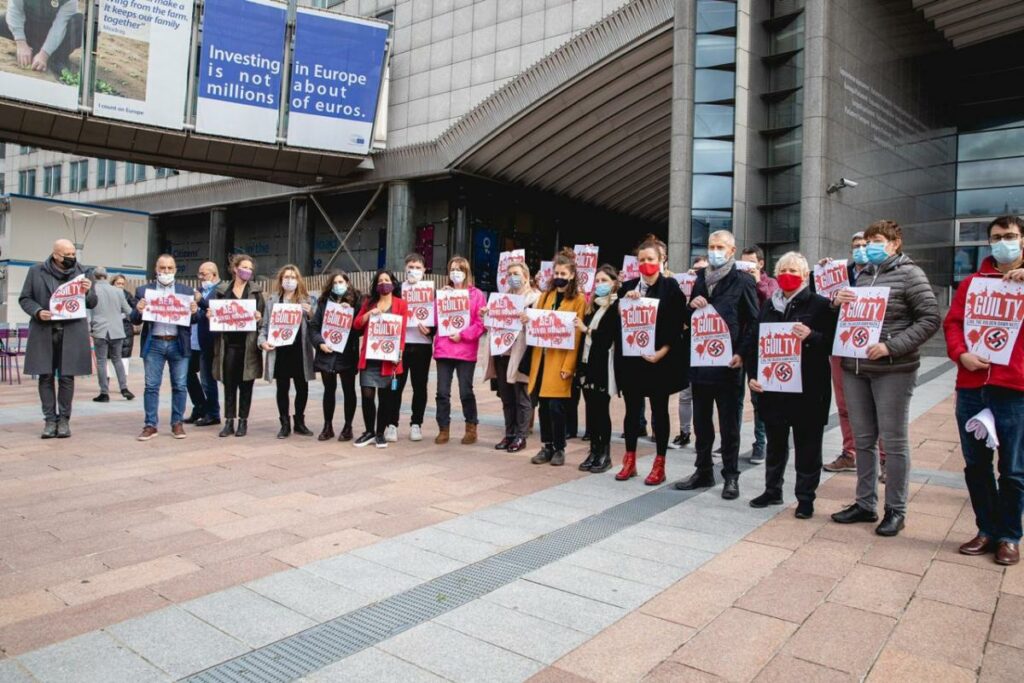 Το απόλυτο χάος στους δρόμους της Αθήνας μετά τα μεσάνυχτα: Μποτιλιάρισμα, κορναρίσματα και νεύρα (Photos) - Media
