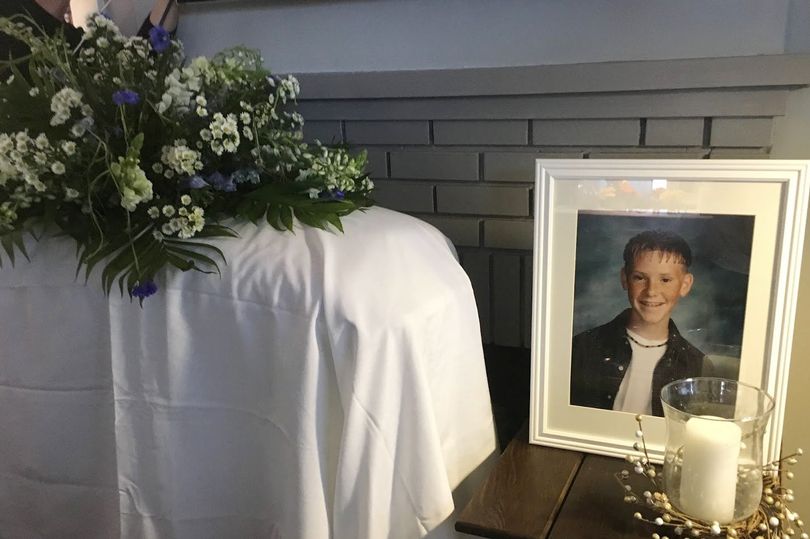 O σύντροφός του οργάνωσε την κηδεία του για να γιορτάσουν τα γενέθλιά του (Photos) - Media