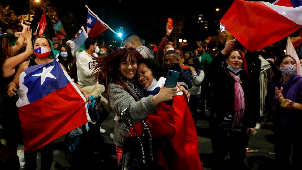 Χιλή: Με τεράστιο ποσοστό εγκρίθηκε η αναθεώρηση του Συντάγματος του Πινοτσέτ - Media
