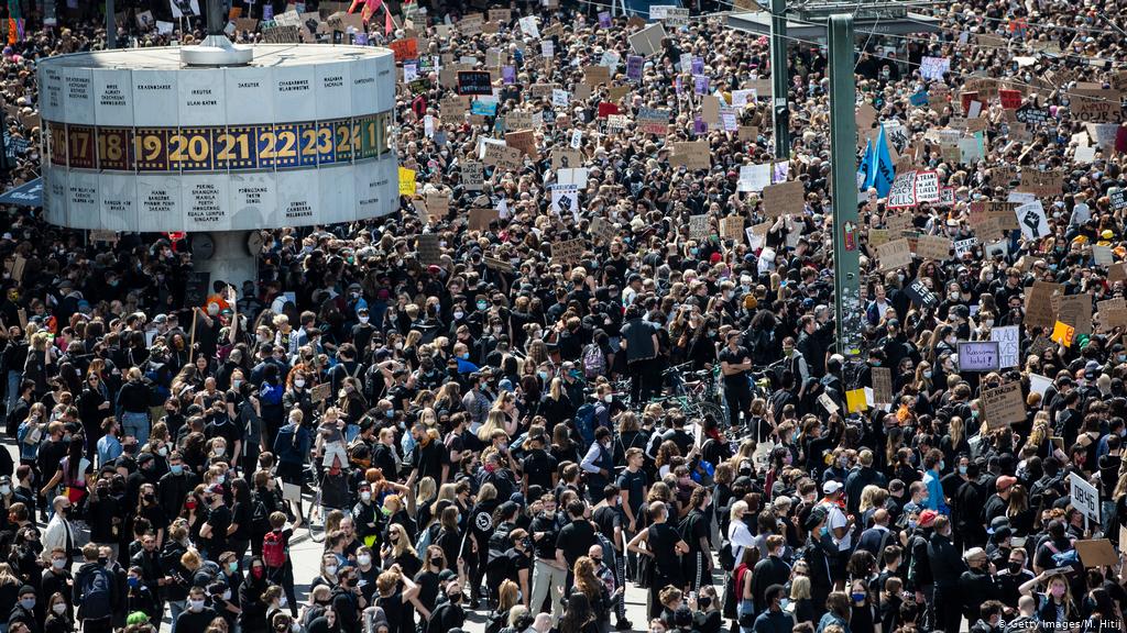 Ο κορωνοϊός «σαρώνει» την Ευρώπη – Περιοριστικά μέτρα στο Βερολίνο, μερικό lockdown στη Μαδρίτη - Media