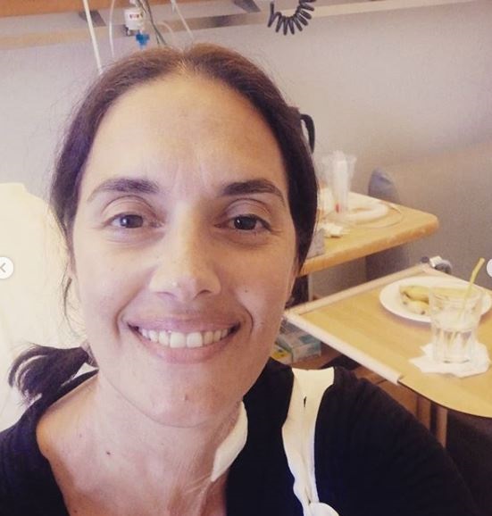 Η Νόνη Δούνια δείχνει τα σημάδια από την επέμβαση καρδιάς που έκανε (photos) - Media