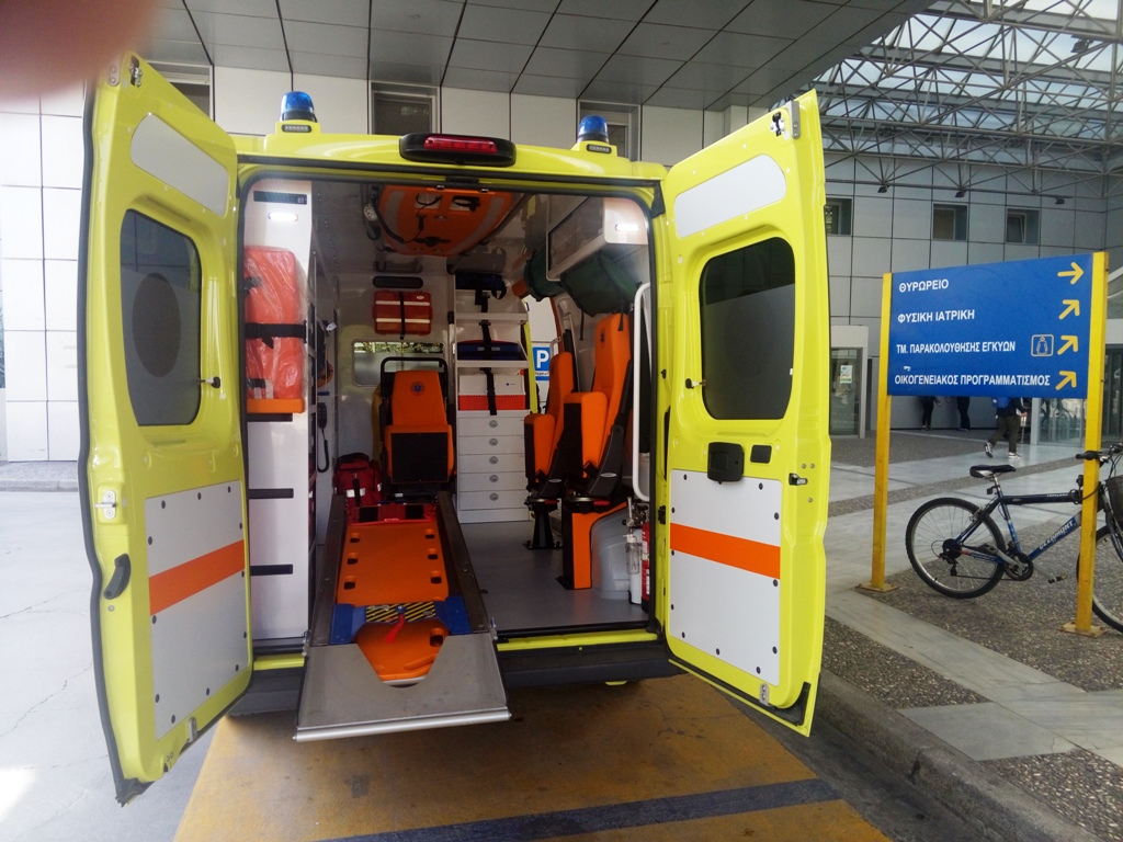 «Βουτιά» θανάτου για 33χρονη από τον τρίτο οροφο - Media