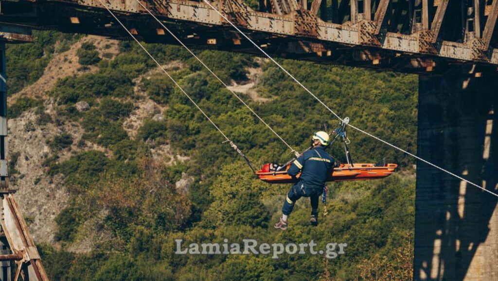 Γοργοπόταμος: Αλεξιπτωτιστής «κρεμάστηκε» στη γέφυρα (Video) - Media