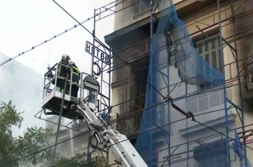 Φωτιά σε νεοκλασικό κτίριο στον Κολωνό – Επεκτάθηκε και σε δεύτερο - Media