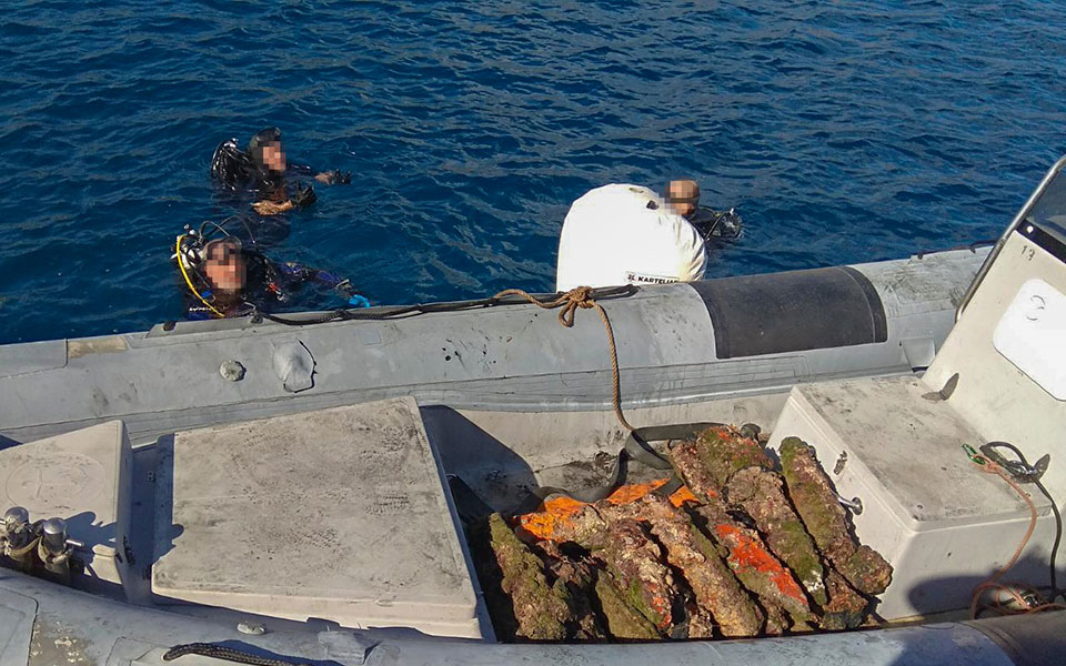 Εξουδετέρωσαν πυρομαχικά στον βυθό του κόλπου της Μονεμβασιάς (Photos) - Media