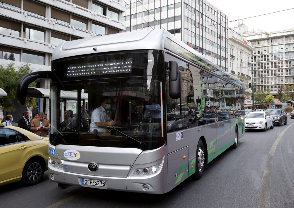Ένα «πράσινο» λεωφορείο ευρωπαϊκής τεχνολογίας στους δρόμους της Αθήνας - Media