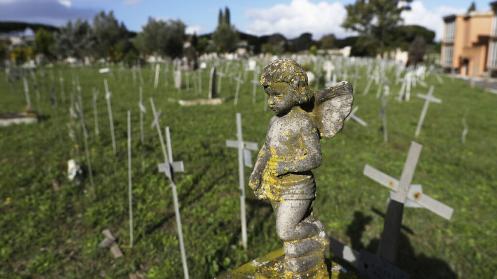 Ρώμη: Φρίκη με το «νεκροταφείο εμβρύων» και τους σταυρούς με ονόματα γυναικών  - Media