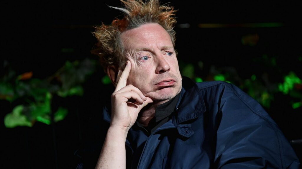 Αχ νιότη μου...: Ο Johnny Rotten των Sex Pistols λέει ότι θα ψηφίσει Τραμπ (Video) - Media