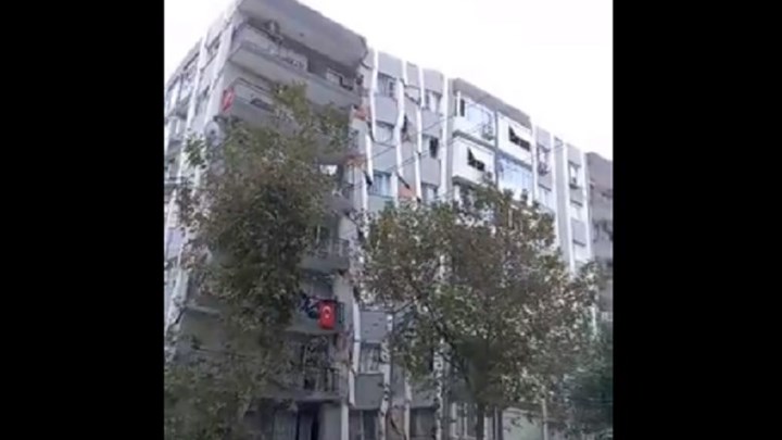 Σεισμός - Σμύρνη: Η στιγμή που κτίριο καταρρέει σαν τραπουλόχαρτο (Video) - Media