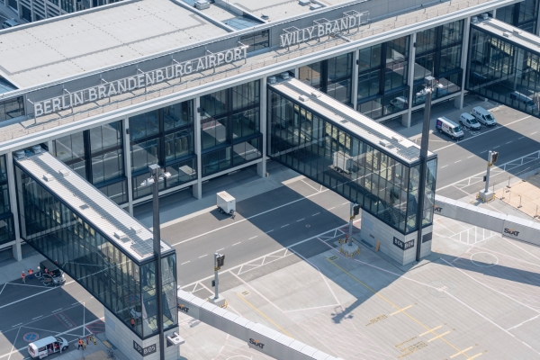 Συμβαίνει και στο Βερολίνο: Με οκτώ χρόνια καθυστέρηση και 4 δισ. υπέρβαση κόστους εγκαινιάζεται το νέο αεροδρόμιο - Media