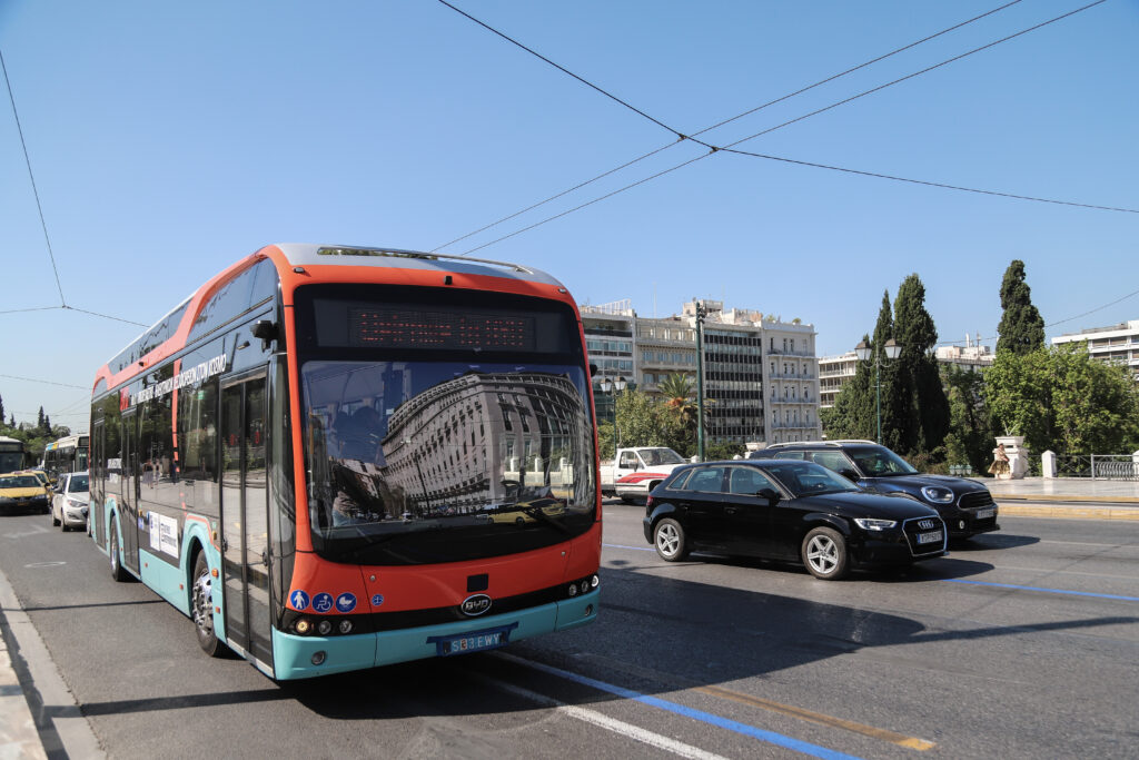ΟΣΥ: Με επιβάτες η δοκιμαστική λειτουργία του δεύτερου ηλεκτροκίνητου λεωφορείου  - Media