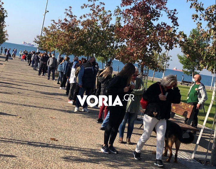Θεσσαλονίκη: Μεγάλες ουρές από πολίτες που σπεύδουν για τεστ κορωνοϊού στην παραλία (Photos/Video) - Media