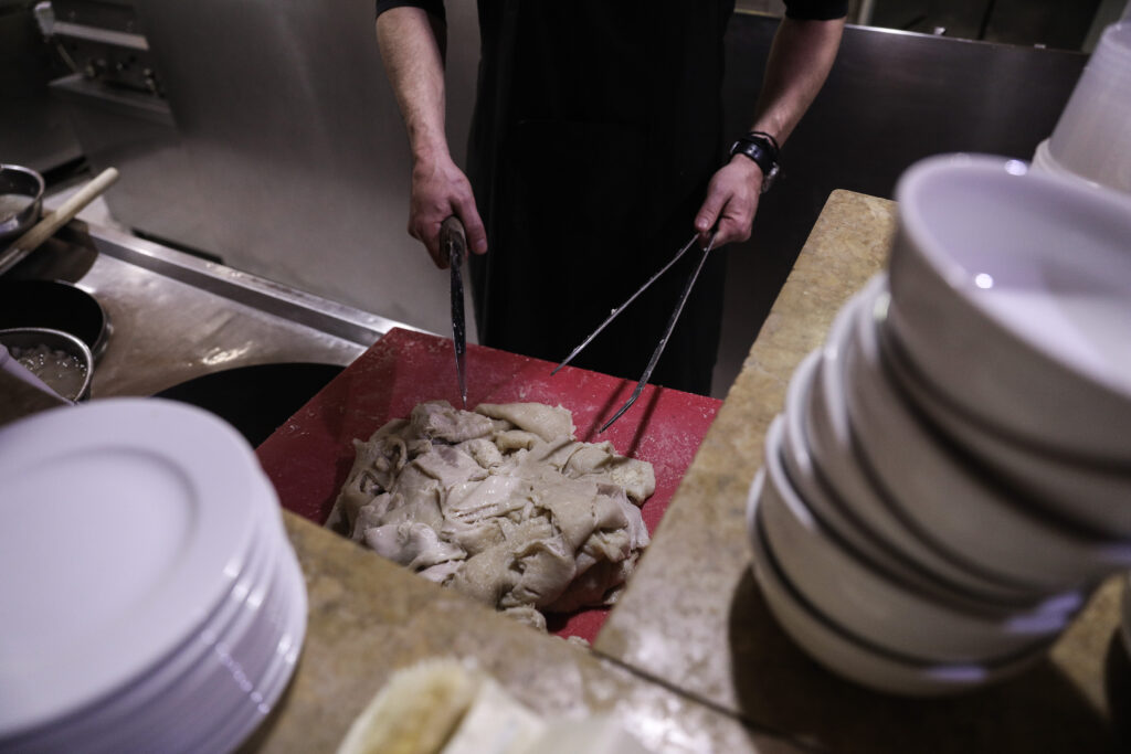 Θεσσαλονίκη; O κορωνοϊός «πάγωσε» και τον πατσά - Οι νυχτερινοί μερακλήδες πλέον τρώνε... πακέτο - Media