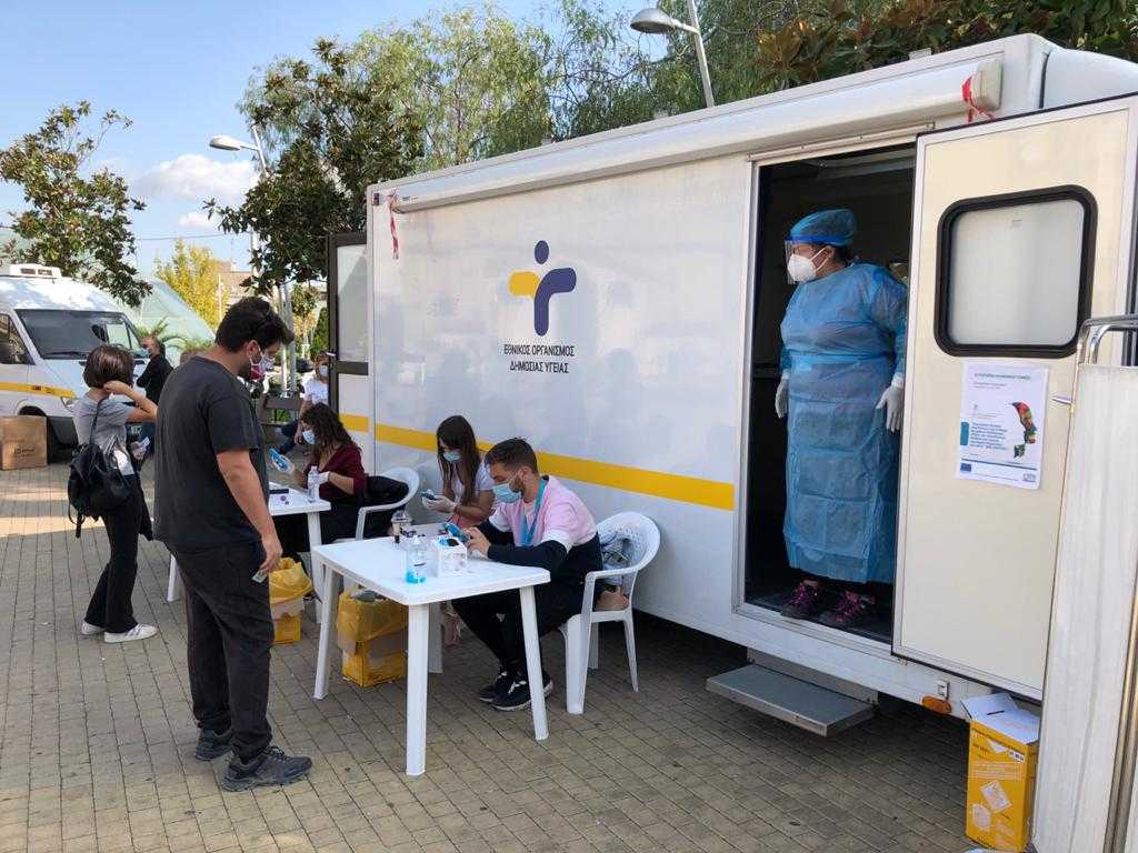 Συναγερμός στο Περιστέρι: 31 κρούσματα κορωνοϊού με μέση ηλικία τα 35 έτη (Photos) - Media