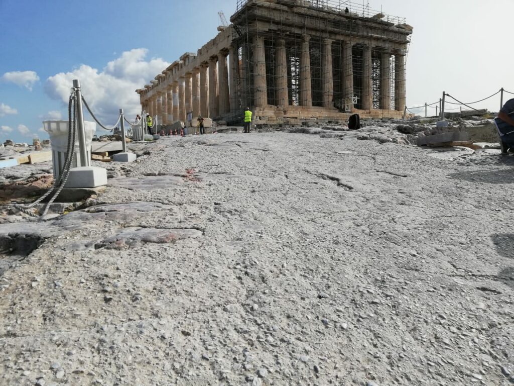Το ΥΠΠΟΑ για τις διαδρομές ΑμεΑ στην Ακρόπολη - Media