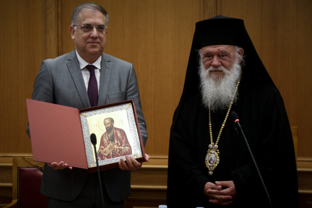 Χάρισμα στην εκκλησία και τα έσοδα από τους ναούς των νεκροταφείων - Σφοδρή αντίδραση της ΚΕΔΕ - Media