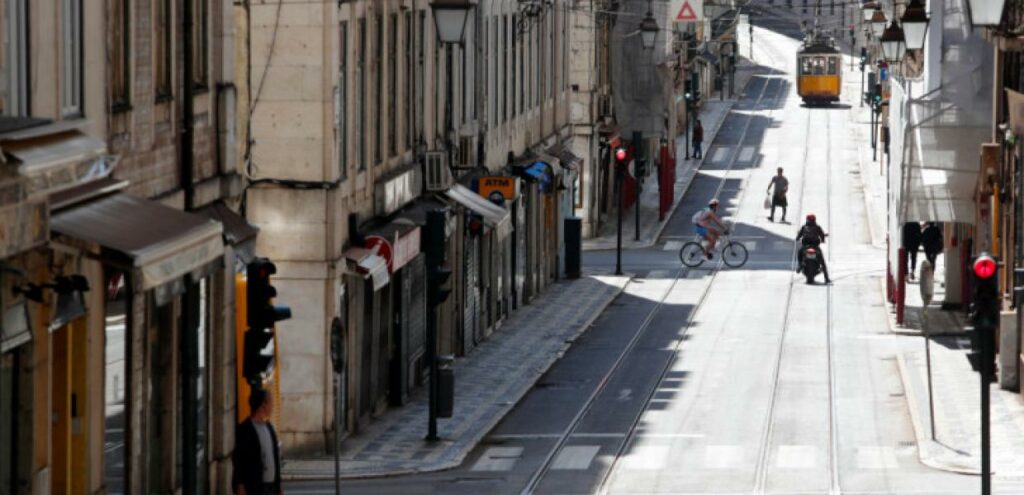 Η Πορτογαλία επιβάλλει εκ νέου lockdown στο μεγαλύτερο μέρος της χώρας - Media
