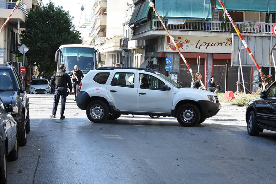 Σκηνές γκανγκστερικής ταινίας στα Σεπόλια: Ενας τραυματίας από σφαίρα - Τέσσερις αστυνομικοί σε τροχαίο (Video/Photos) - Media