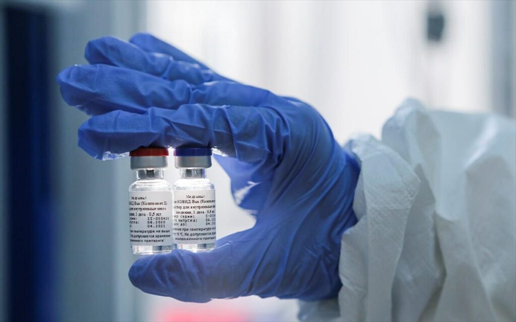 Ρωσικό εμβόλιο: Οι εμβολιασθέντες ενδέχεται να μολυνθούν μεταξύ 1ης και 2ης δόσης - Media