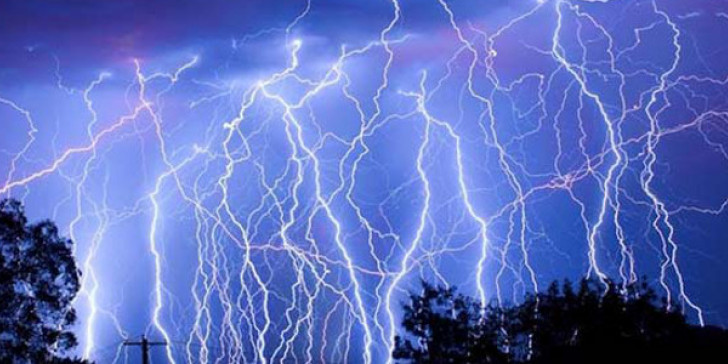 «Βροχή» από… κεραυνούς στην Κρήτη – Σε λίγη ώρα έπεσαν 3.800 αστροπελέκια  - Media