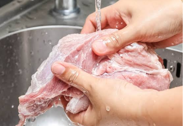 Ποιες τροφές πρέπει να πλένετε πάντα και ποιες... απαγορεύεται! - Media