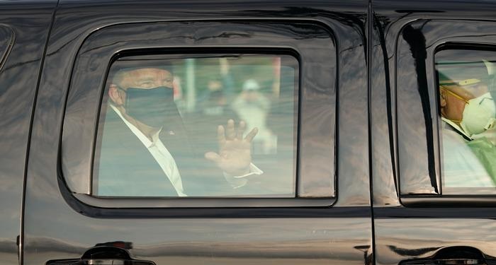 «Γιατί δεν μολύνονται οι Δημοκρατικοί;» - Οι θεωρίες συνωμοσίας και πάλι υπέρ του Τραμπ - Media