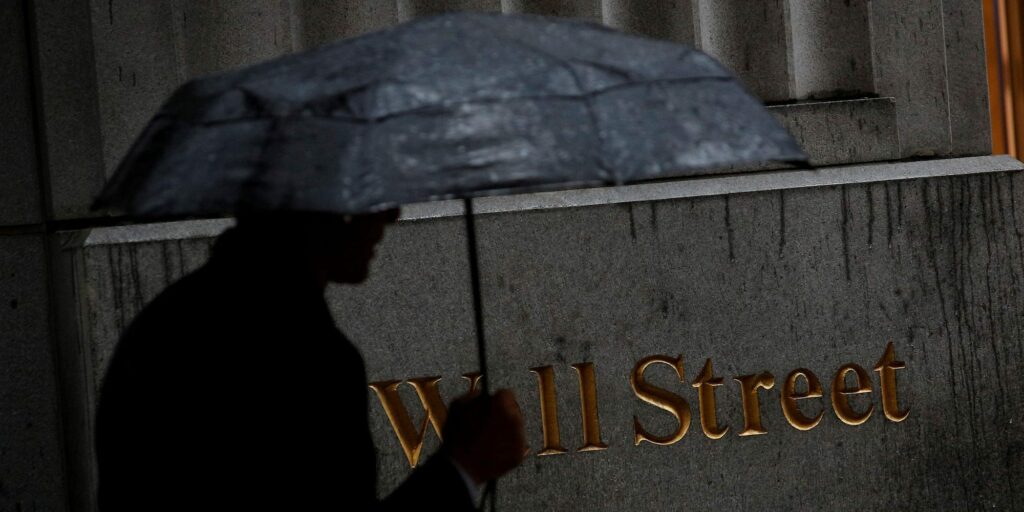 Ο κορωνοϊός «βυθίζει» με το «καλημέρα» τη Wall Street - Media