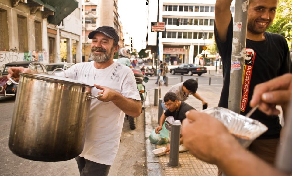 Καταγγελία της κοινωνικής κουζίνας «Ο Άλλος Άνθρωπος»: Γνωστή τραγουδίστρια μας έφερε την αστυνομία - Media