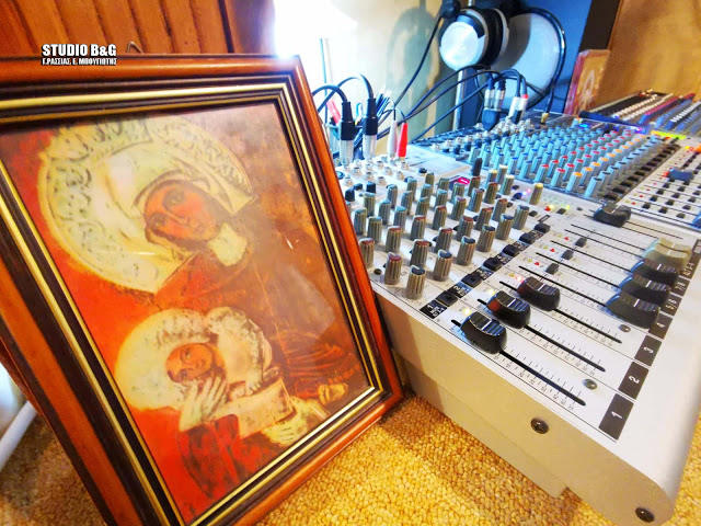 Αργολίδα: Ιερείς έφτιαξαν στούντιο στο σπίτι τους και μεταδίδουν διαδικτυακά τον εσπερινό της Κυριακής (Photos) - Media