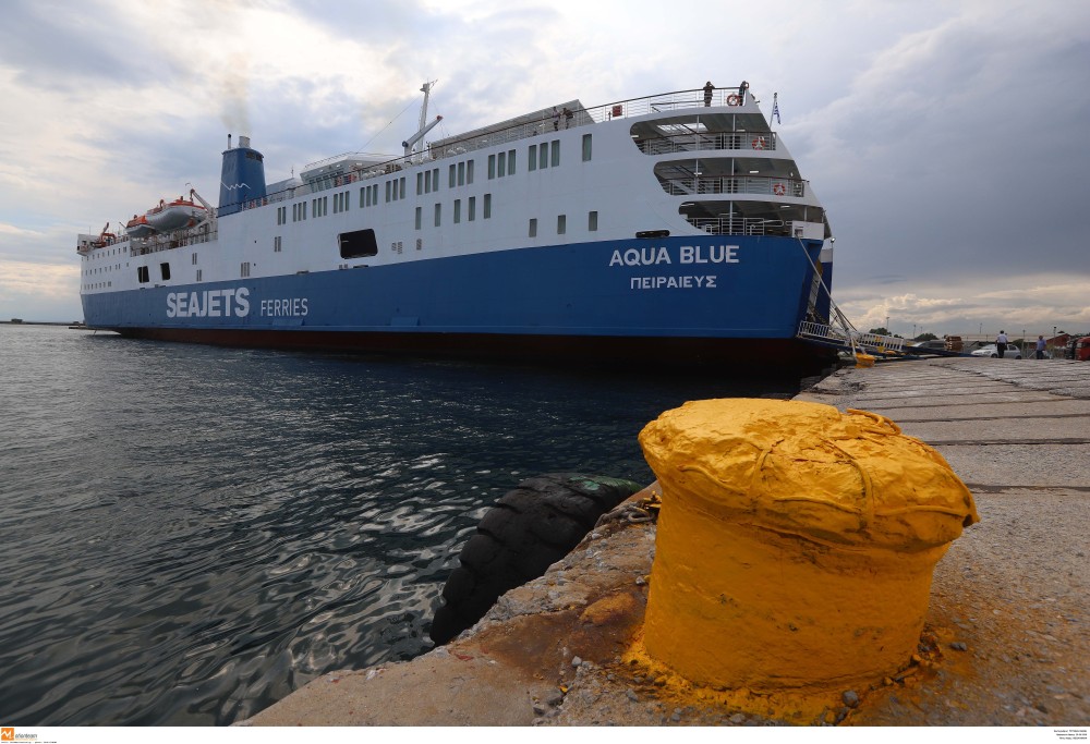 Λαύριο: Έμπλεξαν οι άγκυρες των «Aqua Blue» και «Μακεδών» - Ταλαιπωρία για τους επιβάτες - Media