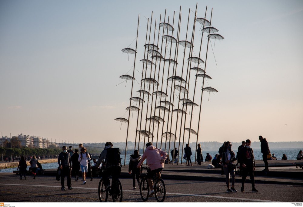 «Άθληση και να κάθεστε δεν δικαιολογείται»: Συστάσεις της ΕΛ.ΑΣ. σε Θεσσαλονικείς επειδή έκατσαν σε παγκάκι! - Media