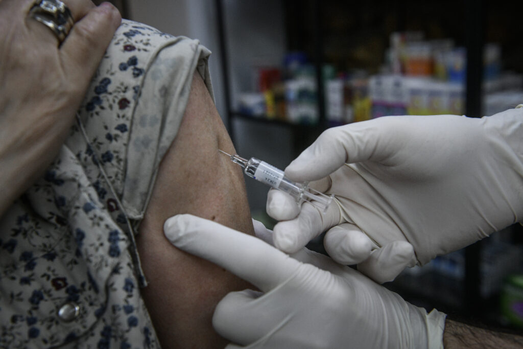 Κορωνοϊός: 300 χιλιάδες δόσεις εμβολίου στην Ελλάδα – 150.000 θα εμβολιαστούν Ιανουάριο  - Media
