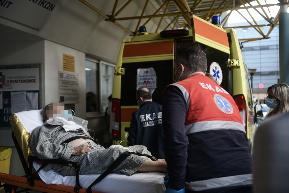 Κορωνοϊός: 38 θάνατοι σε 24 ώρες, 366 διασωληνωμένοι και 2.835 νέα κρούσματα κορονοϊού  - Media