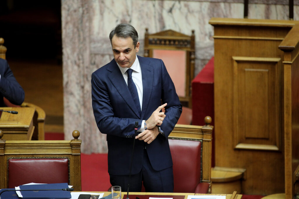 Κόντρα Μητσοτάκη-Βαρουφάκη στη Βουλή: Η φράση που εκνεύρισε τον πρωθυπουργό (Video) - Media