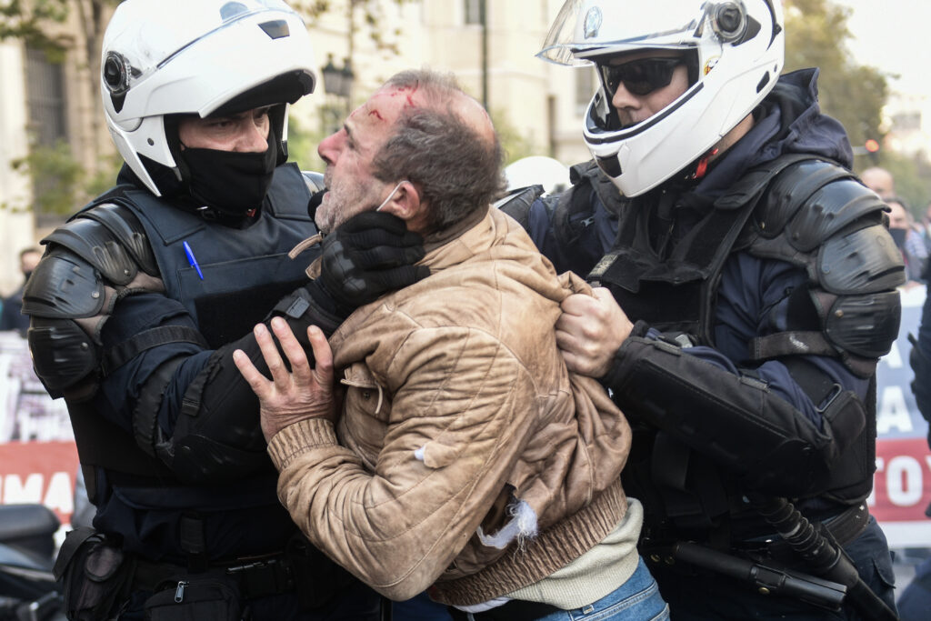 Επέτειος Πολυτεχνείου: Όργιο αστυνομικής βίας σε βάρος διαδηλωτών που τηρούσαν τα μέτρα προστασίας (Videos/Photos) - Media