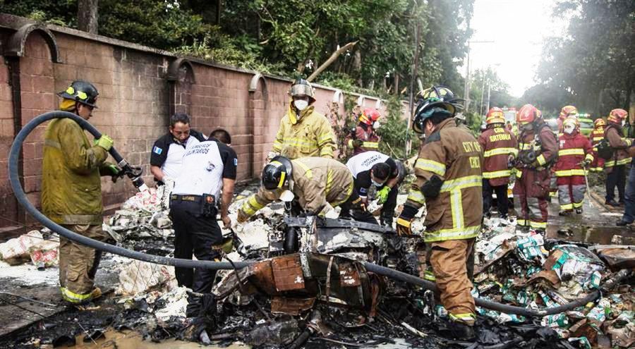 Γουατεμάλα: Δύο νεκροί από συντριβή αεροπλάνου που μετέφερε ανθρωπιστική βοήθεια (Photos) - Media