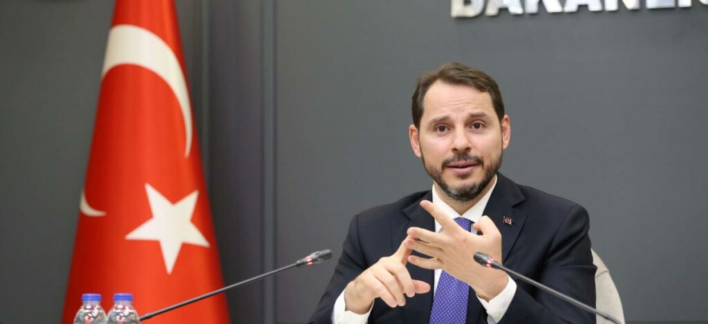 Τουρκική αντιπολίτευση: Η παραίτηση του ΥΠΟΙΚ ισοδυναμεί με κρατική κρίση - O Ερντογάν διοικεί τη χώρα σαν οικογενειακή επιχείρηση - Media