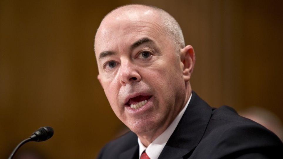 ΗΠΑ: Ο Μπάιντεν προτείνει τον Κουβανοαμερικανό Αλεχάντρο Μαγιόρκας για το υπουργείο Εσωτερικής Ασφάλειας - Media