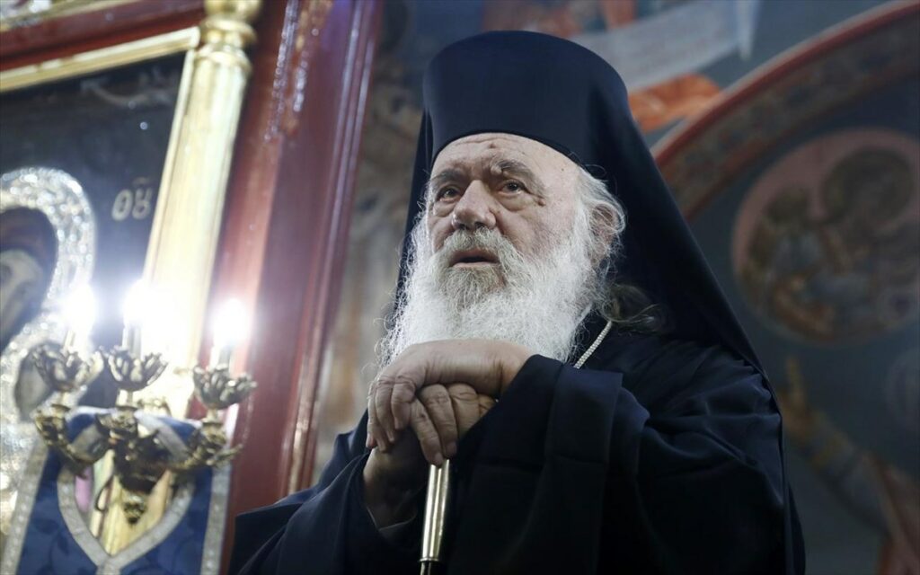 Γερμανικά ΜΜΕ: Ούτε η θεοσέβεια προστατεύει από τον κορωνοϊό - Media