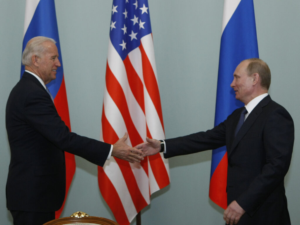 Προεδρικές εκλογές ΗΠΑ: Ο Πούτιν ετοιμάζεται για «σύγκρουση» με τον Μπάιντεν - Media