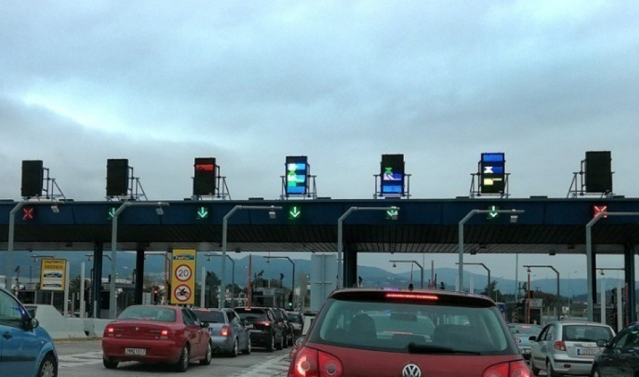 Μεγάλη «έξοδος» των Αθηναίων ενόψει lockdown - Αυξημένη κίνηση στα διόδια  - Media