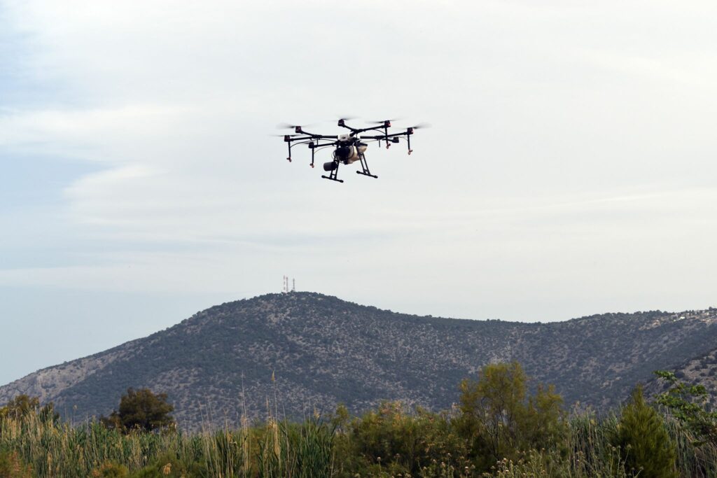 Θεσσαλονίκη: «Βομβαρδισμός» κουνουπιών με ψεκαστικά drones (Photos) - Media