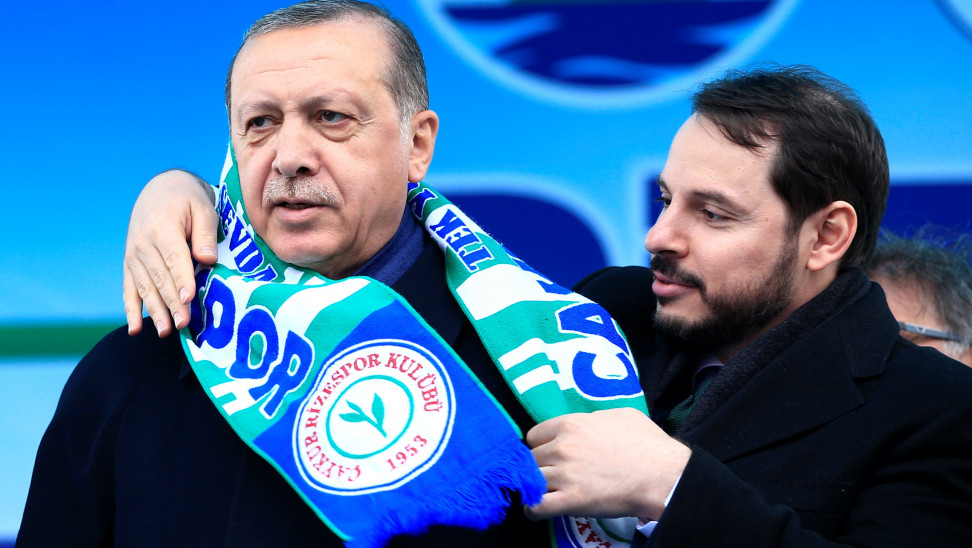 Γερμανικά ΜΜΕ: Οικογενειακή επιχείρηση Ερντογάν το κράτος - Αποδιοπομπαίος τράγος ο γαμπρός - Media