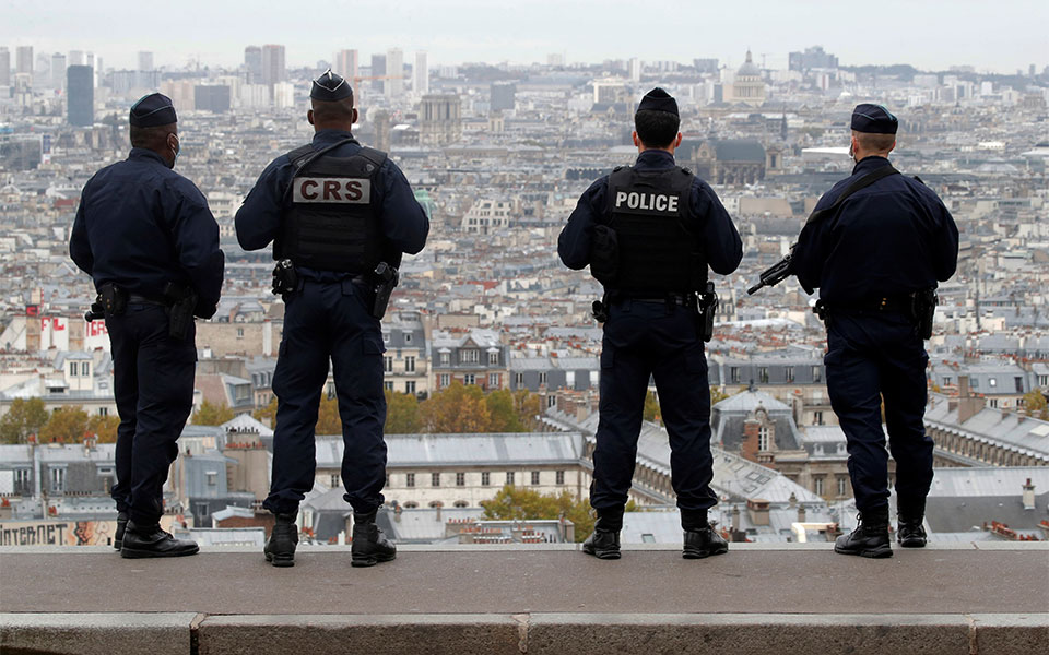Παρίσι: Η αστυνομία διέλυσε «παράνομο πάρτι» 400 ατόμων  - Media
