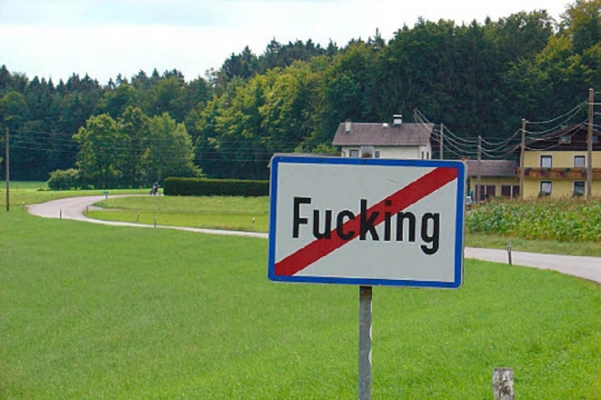 Χωριό της Αυστρίας που ονομάζεται Fucking, αλλάζει όνομα (Video) - Media