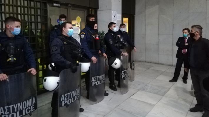 Πολυτεχνείο: Καταγγελίες για απαράδεκτες συνθήκες κράτησης των προσαχθέντων - Media